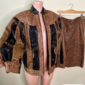 🔥🔥🔥 VINTAGE BEAUTY, Genuine Leather Brown/Black Patterned Jacket and Skirt Suit